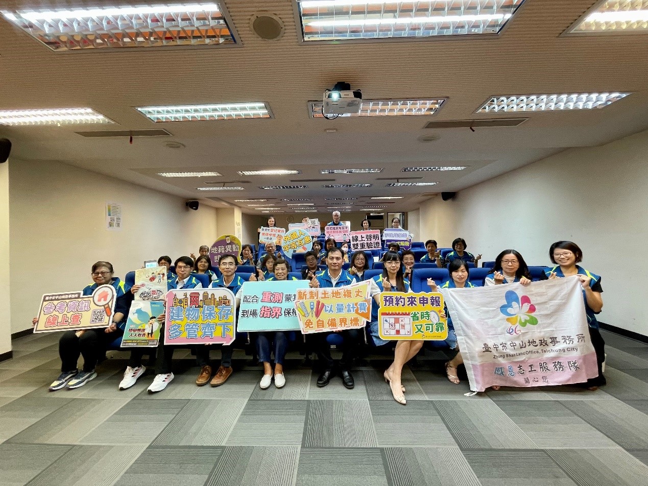 112年第1次志工聯繫會議全體志工合影留念
