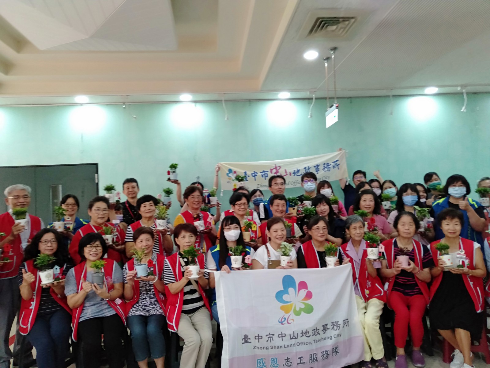 1130606心靈成長療癒盆栽志工成果合照4