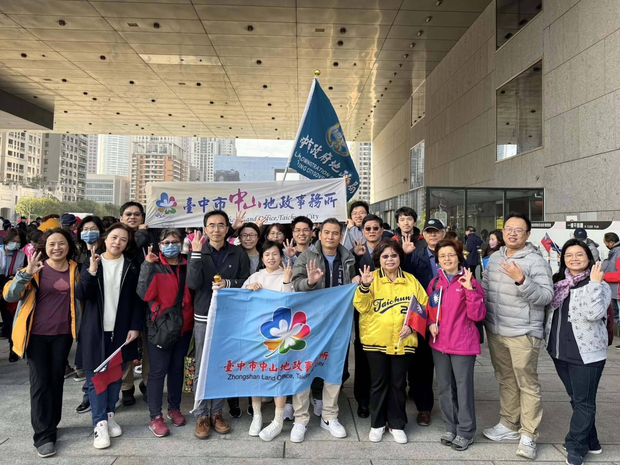 局長、主任率同仁參加元旦升旗典禮