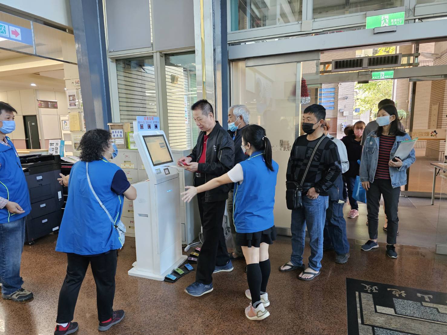 指引民眾假日換狀