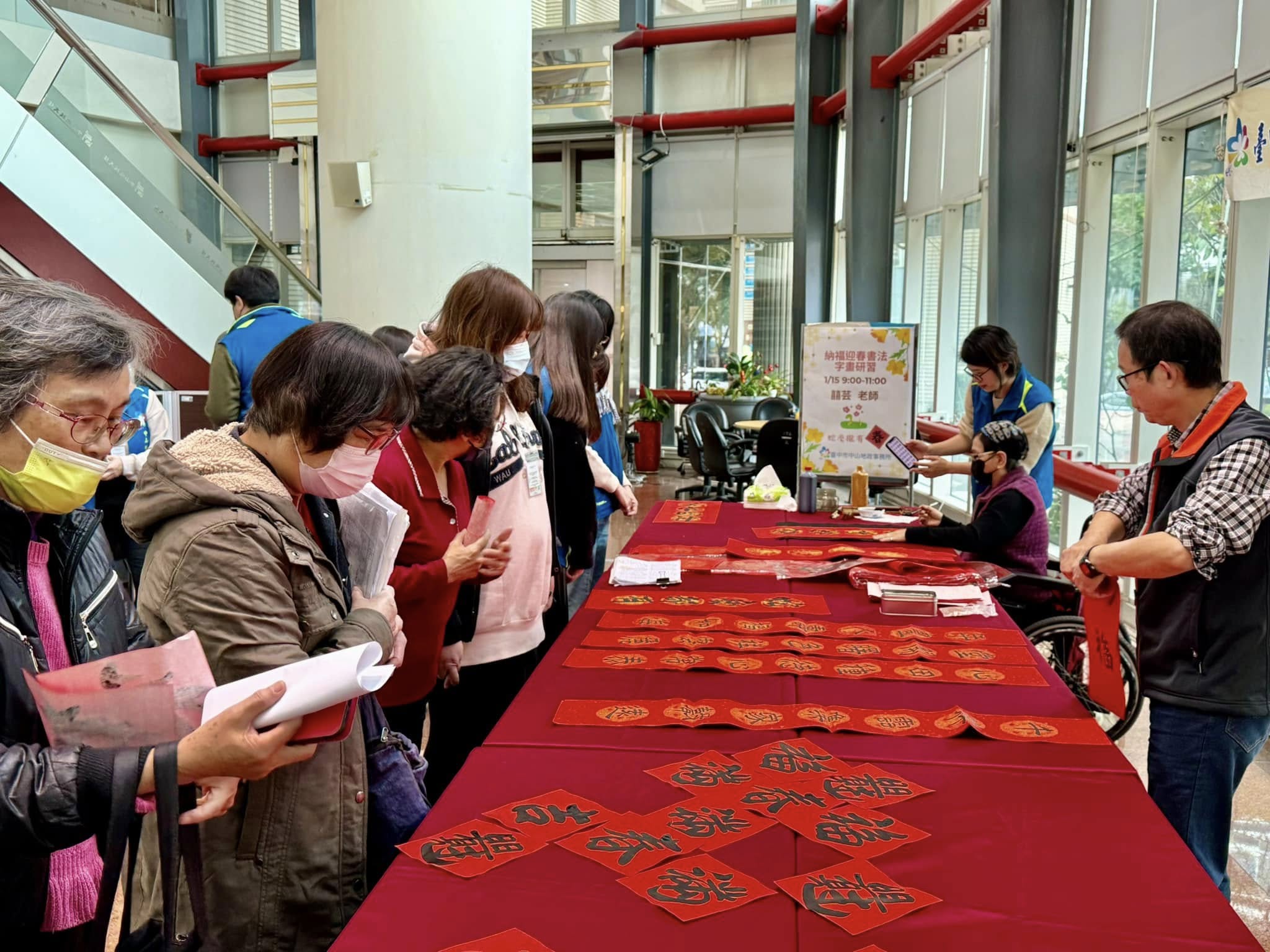 贈送春聯活動民眾踴躍參與.jpg